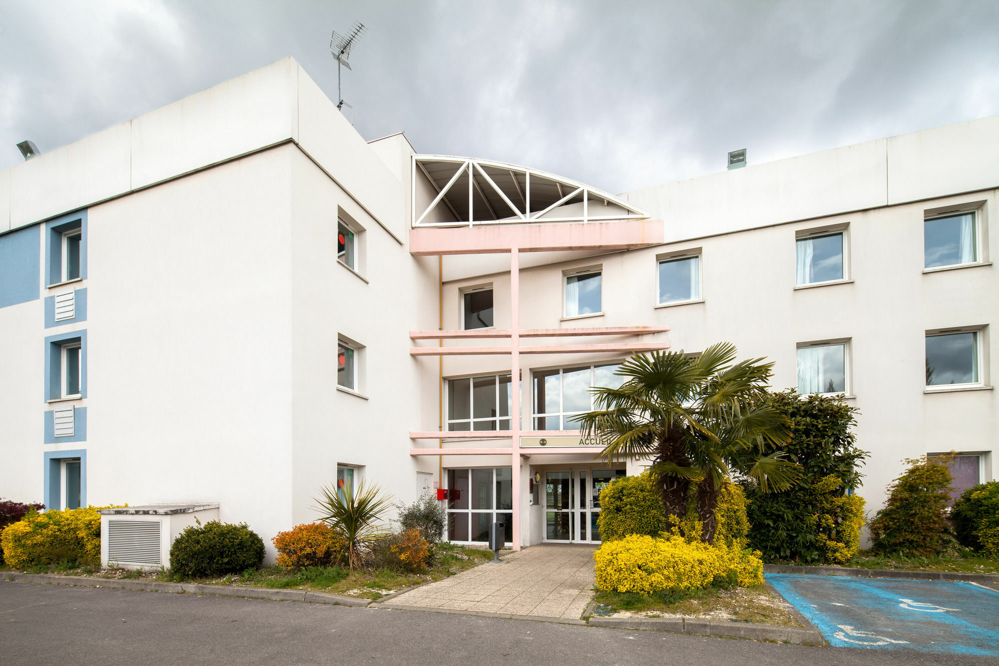 B&B Hotel Beauvais Allonne  Exteriör bild